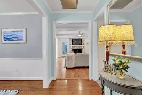 Entry Way - 709 Sawgrass Rd, Hampstead, NC 28443 photo 2 of 2