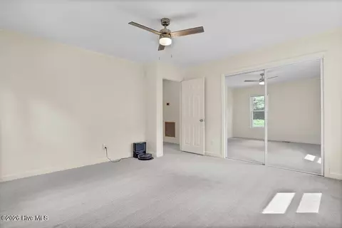 Bedroom - 709 Sawgrass Rd, Hampstead, NC 28443 photo 6 of 7
