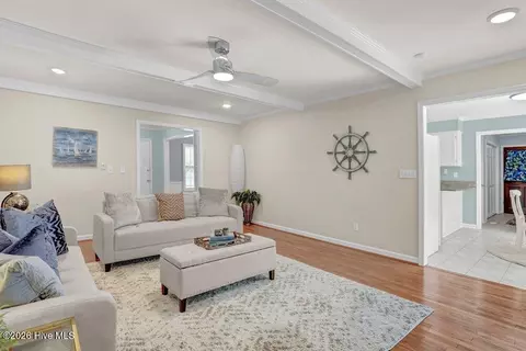 Living - 709 Sawgrass Rd, Hampstead, NC 28443 photo 2 of 4