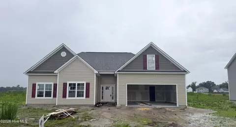 508 E Black Water Ln, Maysville, NC 28555