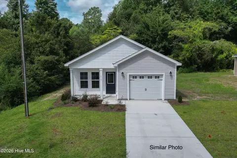 704 Bynum Ave, Maysville, NC 28555