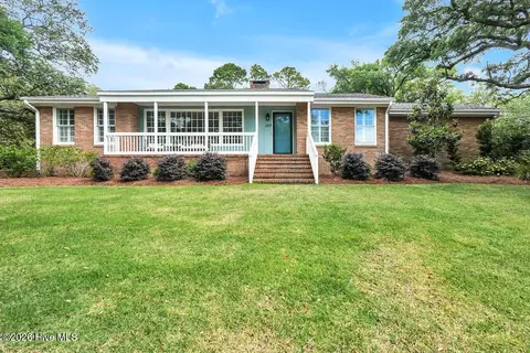 207 River Dr, Southport, NC 28461