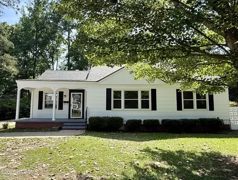 407 Vann Dr, Clinton, NC 28328