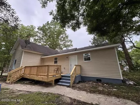 211 E Williamson St, Mount Olive, NC 28365 photo 2