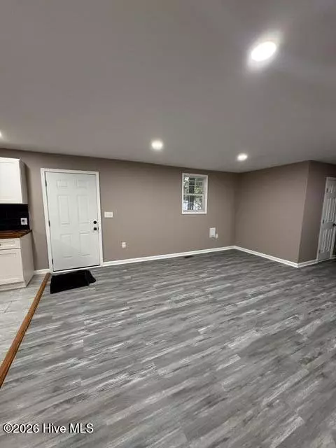 211 E Williamson St, Mount Olive, NC 28365 photo 9