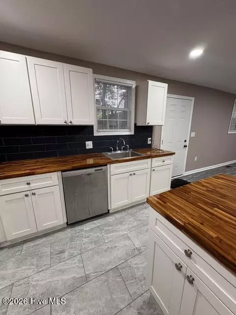 211 E Williamson St, Mount Olive, NC 28365 photo 7