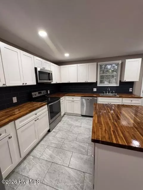 211 E Williamson St, Mount Olive, NC 28365 photo 5