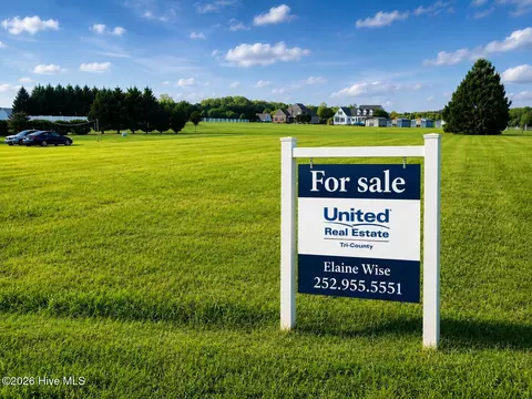 6061 Waters Edge Dr, Rocky Mount, NC 27803