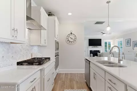 Kitchen - 24 W Abaco Way, Hampstead, NC 28443 photo 4 of 7