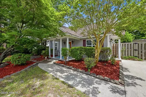 2016 White Rd, Wilmington, NC 28411