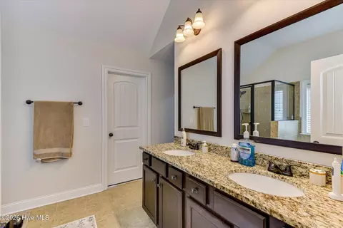 Bath - 1014 Highgrass Ct, Evans, GA 30809 photo 3 of 5