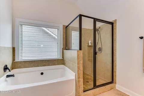 Bath - 1014 Highgrass Ct, Evans, GA 30809 photo 4 of 5