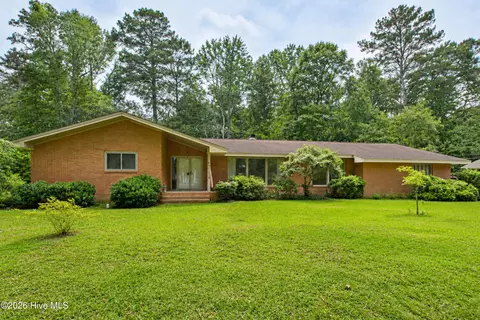 527 Edgewood Cir, Whiteville, NC 28472