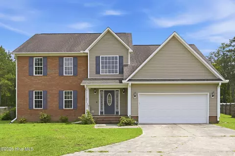206 Honey Ct E, Jacksonville, NC 28540