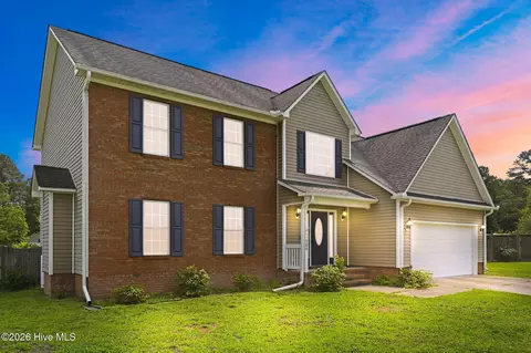 206 Honey Ct E, Jacksonville, NC 28540