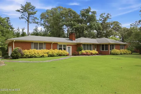 711 Fairlane Dr, Grifton, NC 28530