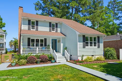 2313 Waccamaw Shores Rd, Lake Waccamaw, NC 28450