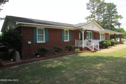 7825 Snow Hill Dr, Roseboro, NC 28382