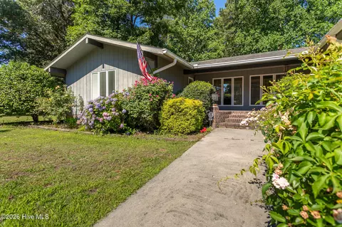 311 Country Club Dr, Edenton, NC 27932