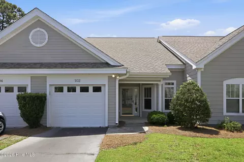 102 Oleander Ct, Morehead City, NC 28557