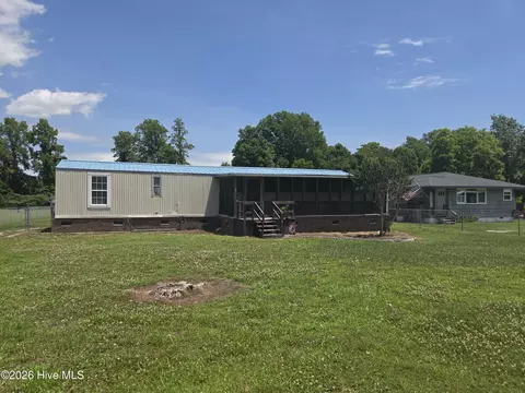 1133 S Parker Rd, Holly Ridge, NC 28445