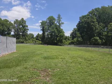 1133 S Parker Rd, Holly Ridge, NC 28445
