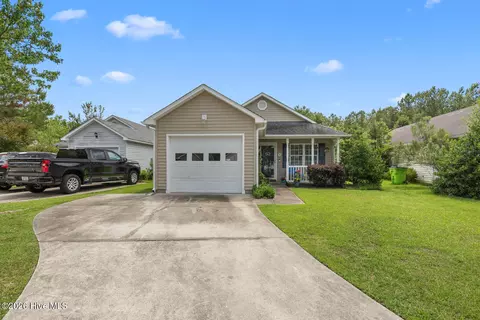 102 Gladiola Dr, New Bern, NC 28562