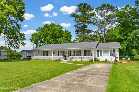 128 Seals St, Tabor City, NC 28463
