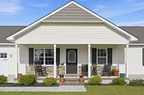 Exterior - 305 Basil Ct, Hubert, NC 28539 photo 1 of 5
