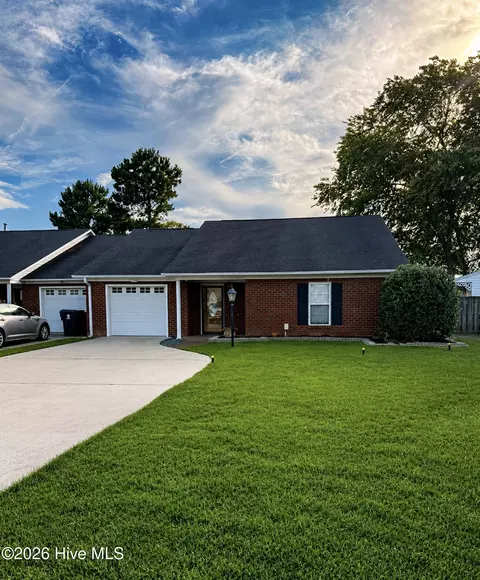 105 Emily Dr #B, Winterville, NC 28590