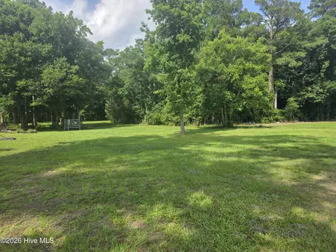 120 Schley Ave, Lake Waccamaw, NC 28450