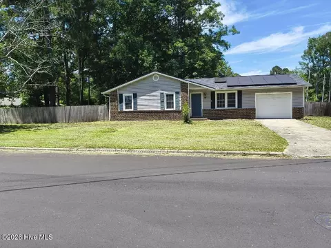 407 Kenwood Dr, Jacksonville, NC 28540