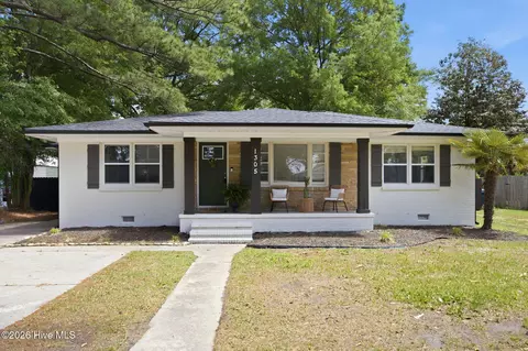 1305 Washington St, Washington, NC 27889