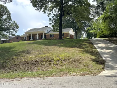 504 Pineview Rd, Clinton, NC 28328