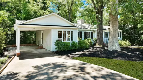 141 E Longmeadow Rd, Greenville, NC 27858