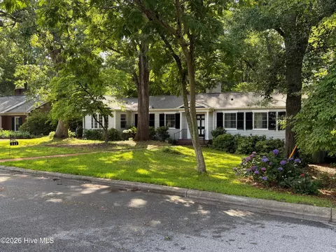 141 E Longmeadow Rd, Greenville, NC 27858
