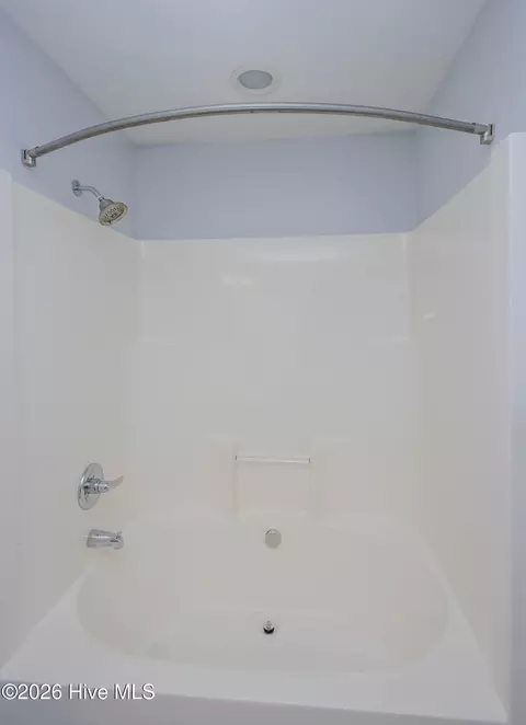 Bath - 2610 York Dr, Augusta, GA 30909 photo 2 of 5
