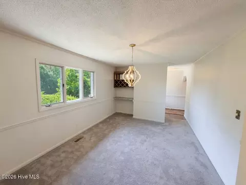 Dining - 334 Case St, Columbus, NC 28722 photo 1 of 2