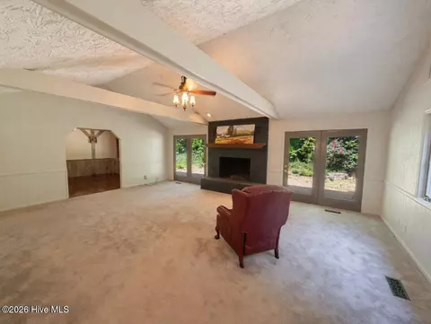 Living - 334 Case St, Columbus, NC 28722 photo 4 of 5