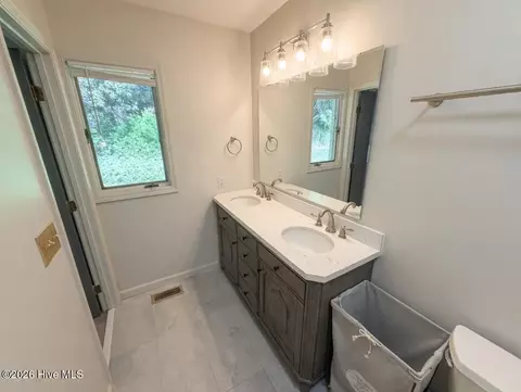 Bath - 334 Case St, Columbus, NC 28722 photo 2 of 3