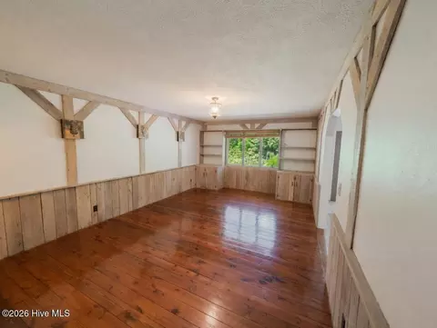 Living - 334 Case St, Columbus, NC 28722 photo 5 of 5