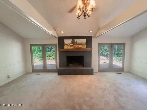 Living - 334 Case St, Columbus, NC 28722 photo 2 of 5