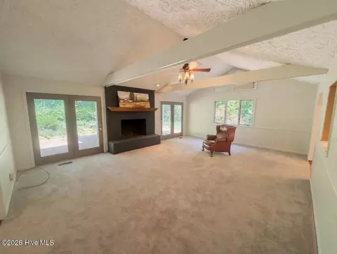 Living - 334 Case St, Columbus, NC 28722 photo 3 of 5