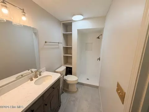 Bath - 334 Case St, Columbus, NC 28722 photo 1 of 3
