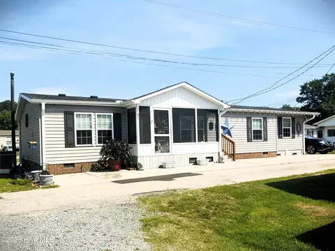 51 Clarkland Village St, Elizabethtown, NC 28337