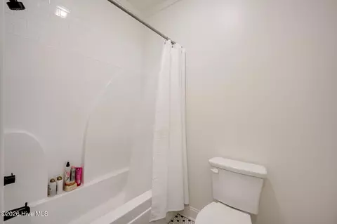 Bath - 909 Ellis Ln, Evans, GA 30809 photo 5 of 6