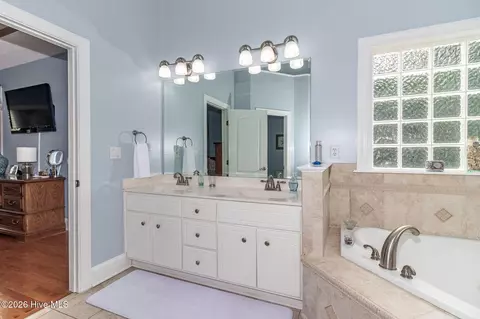 Bath - 530 Brandywine Dr, Evans, GA 30809 photo 3 of 5