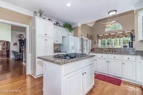 Kitchen - 530 Brandywine Dr, Evans, GA 30809 photo 2 of 6