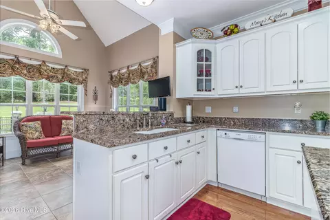 Kitchen - 530 Brandywine Dr, Evans, GA 30809 photo 3 of 6