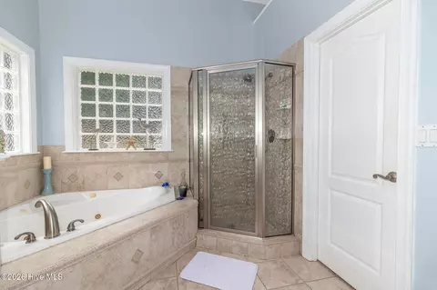 Bath - 530 Brandywine Dr, Evans, GA 30809 photo 2 of 5